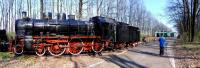 Imagine atasata: O pauza bine meritata dupa o npua zi de lucru pentru reconditionarea locomotivei 230.516.jpg